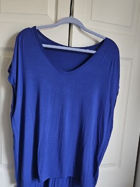 Tahari V-Neck Short Sleeve Tee in Royal Blue